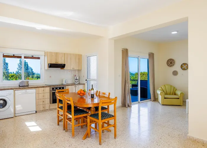 Christos Villa Argaka